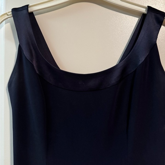 TAHARI-Elegant Black Sleeveless Dress - Picture 3 of 7